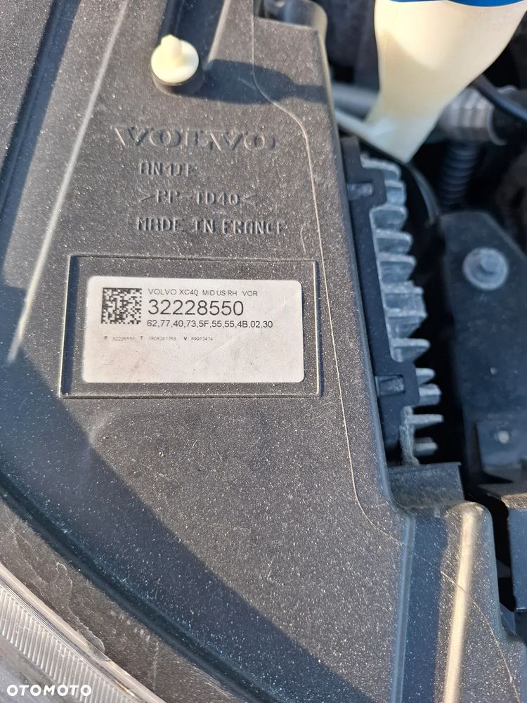 Volvo XC40 zderzak tyl kod lakieru 019 - 25