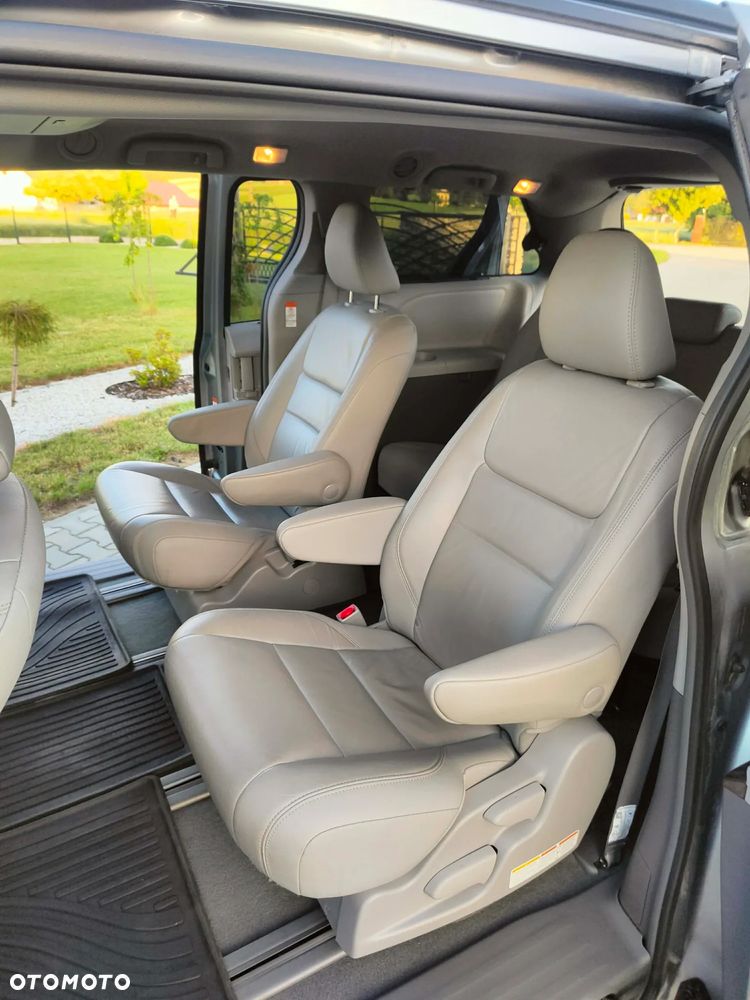 Toyota Sienna 3.5 V6 SE - 12