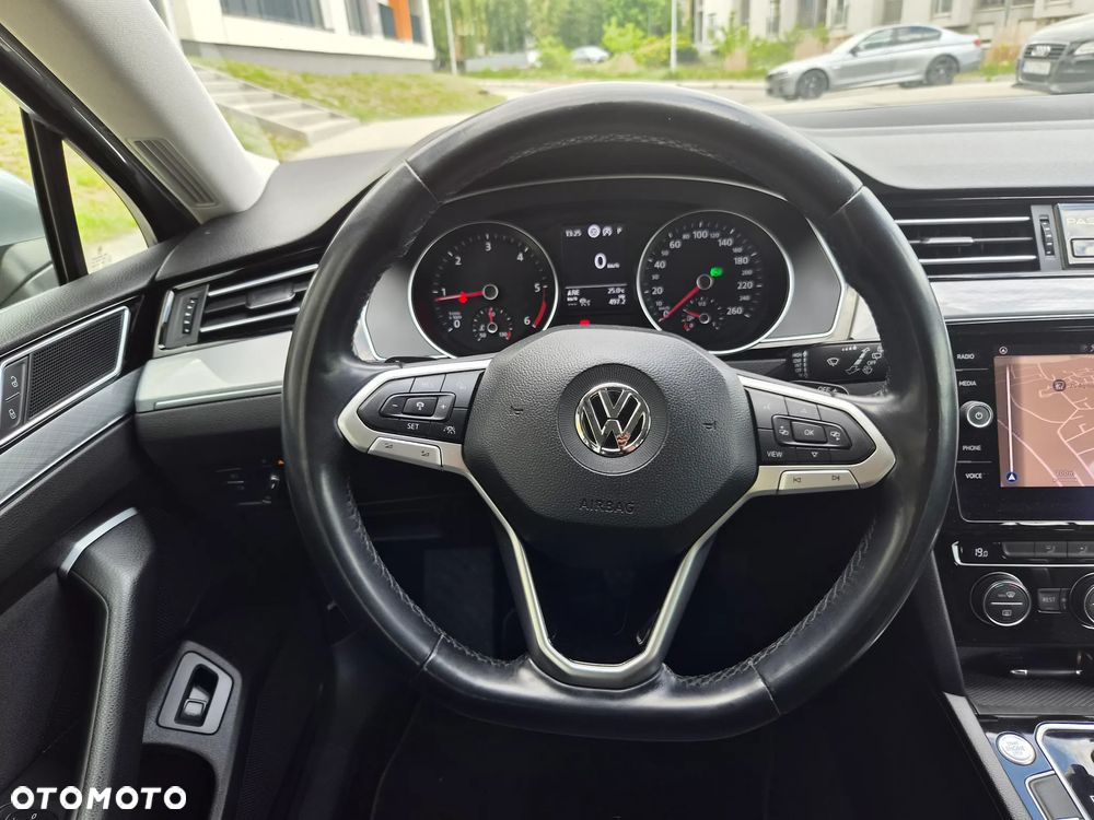 Volkswagen Passat 2.0 TDI SCR DSG Highline - 29