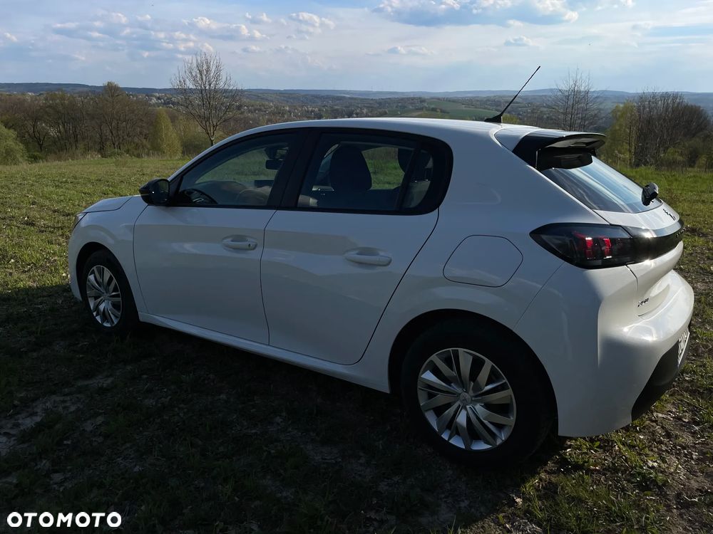 Peugeot 208 - 8