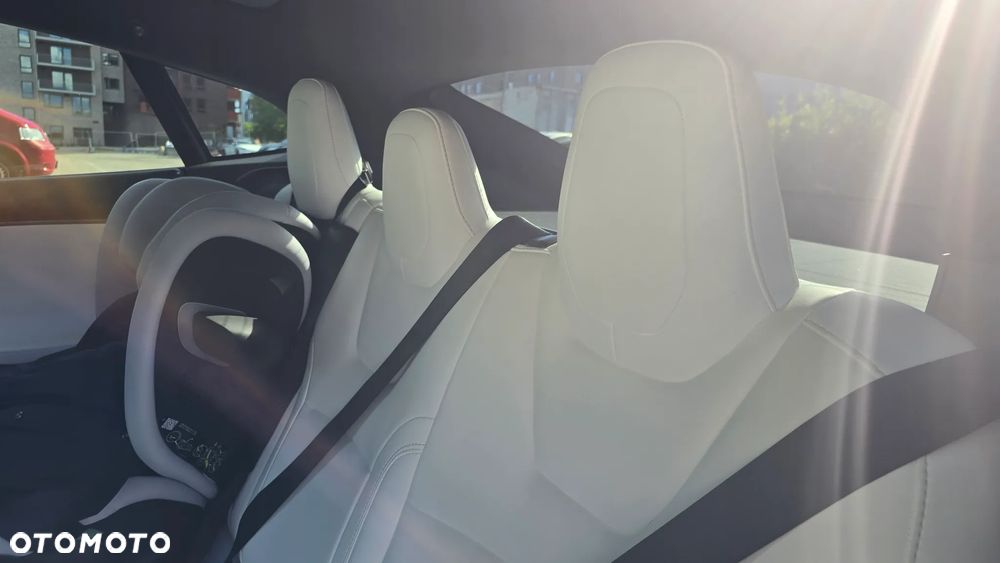 Tesla Model S Performance - 11