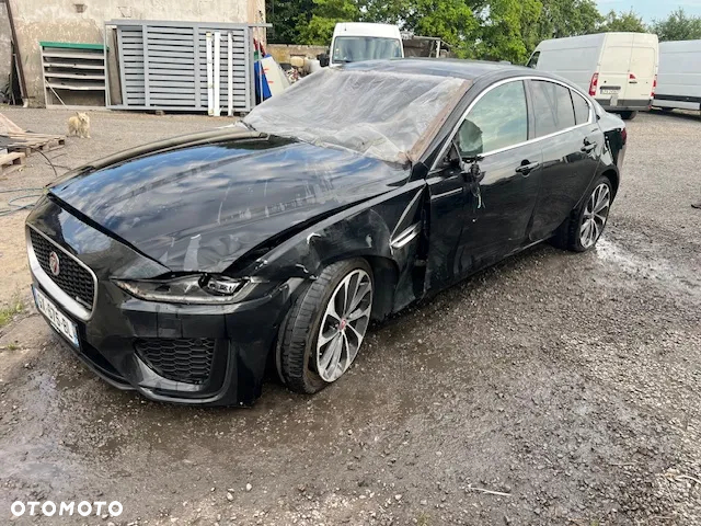 Jaguar XE 2.0 D180 AWD R-Dynamic S - 4