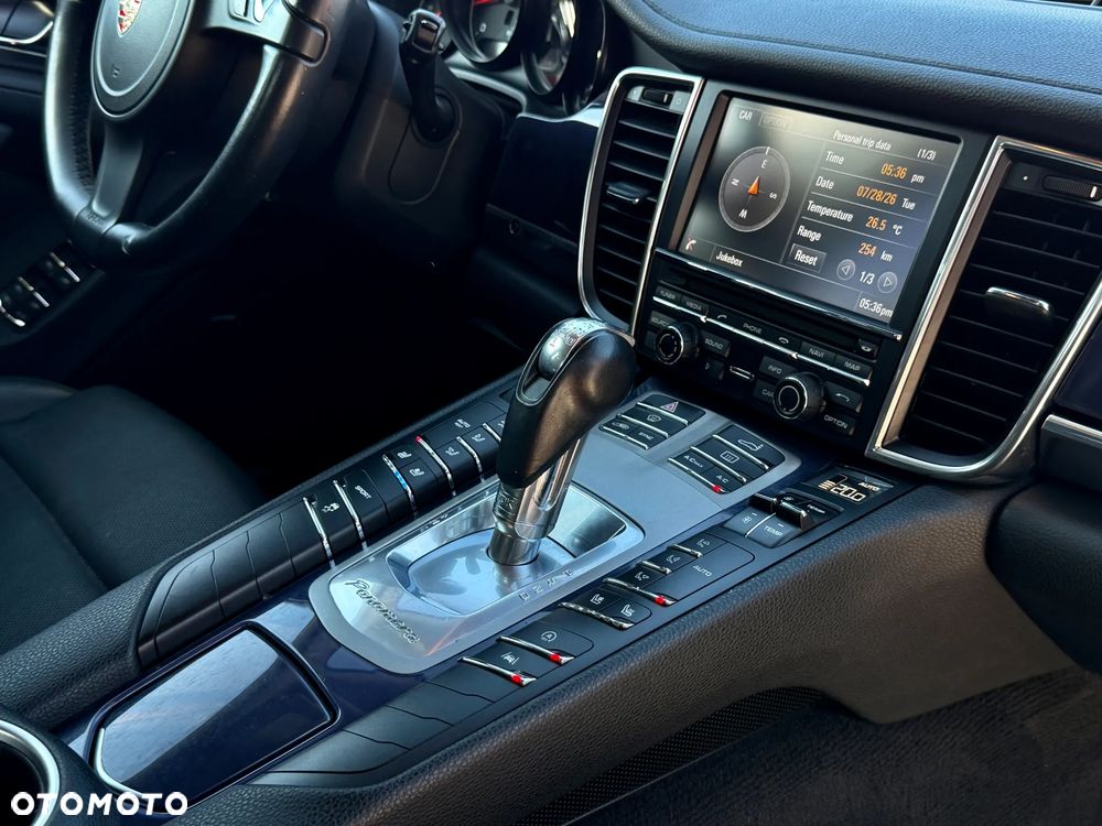 Porsche Panamera 4 PDK Edition - 15