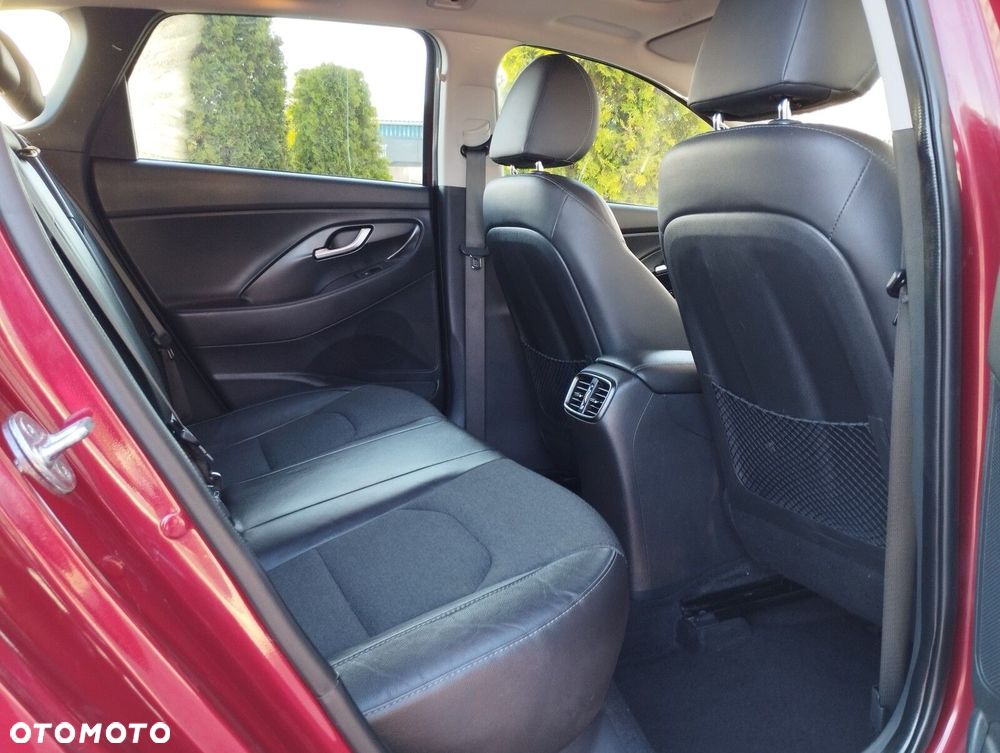 Hyundai i30 1.5 T-GDI 48V Executive DCT - 13