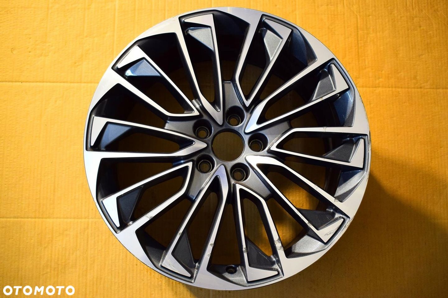 AUDI 19 ,,S-Line A6 4K0 Nowy Model Oryginał - 1