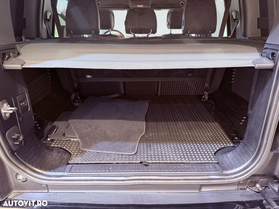 Land Rover Defender - 35