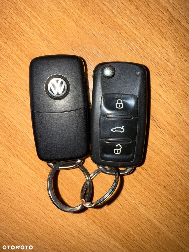 Volkswagen Golf Plus 1.6 TDI Highline - 25