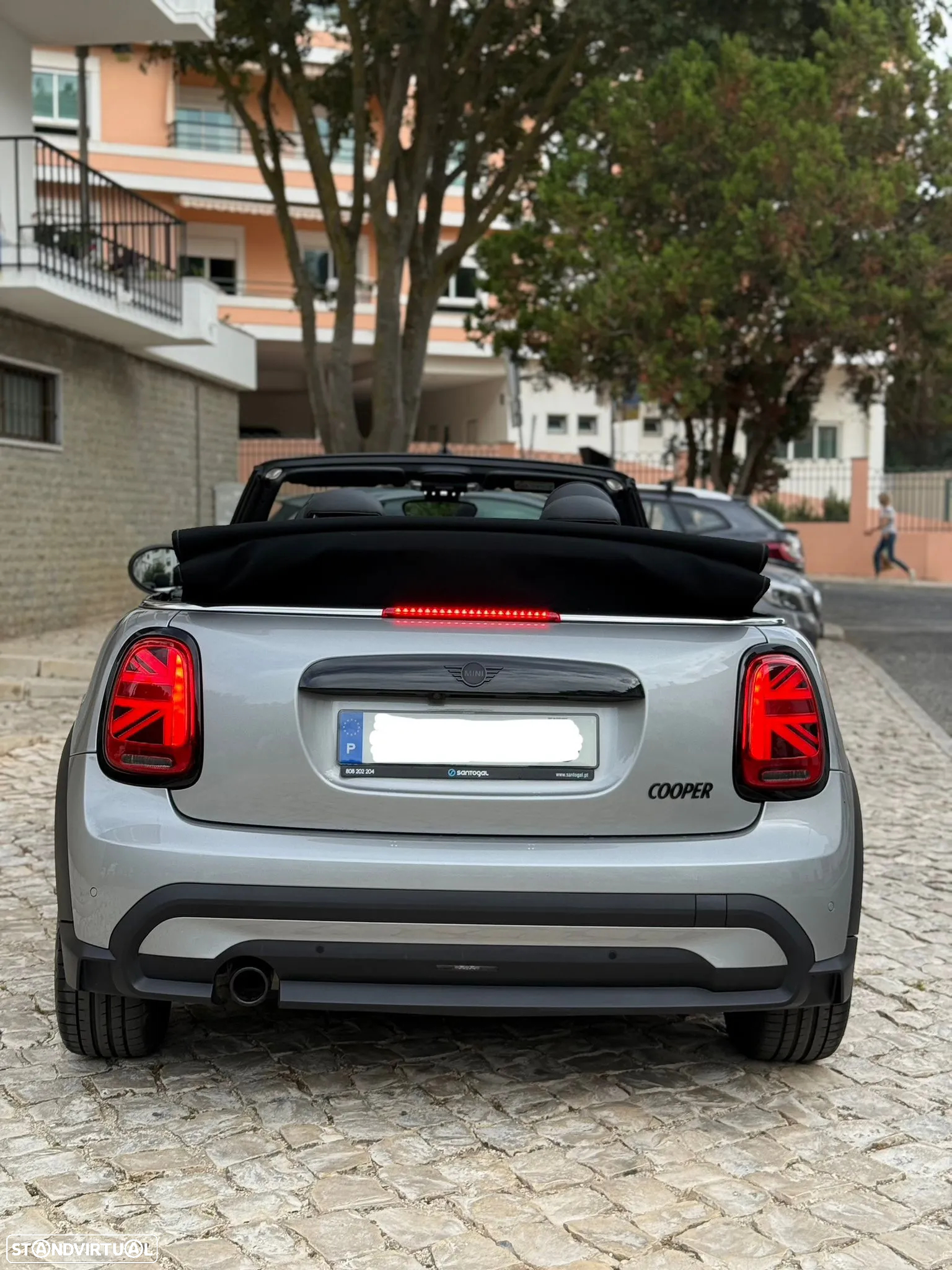 MINI Cabrio Cooper Premium Plus Classic Auto - 3