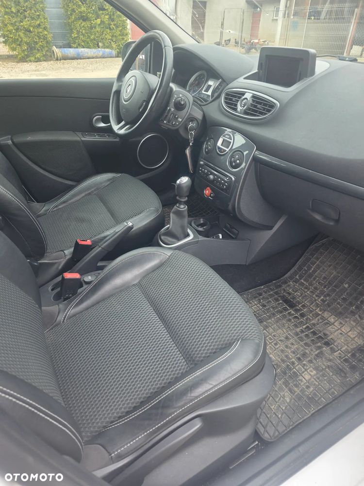 Renault Clio - 17