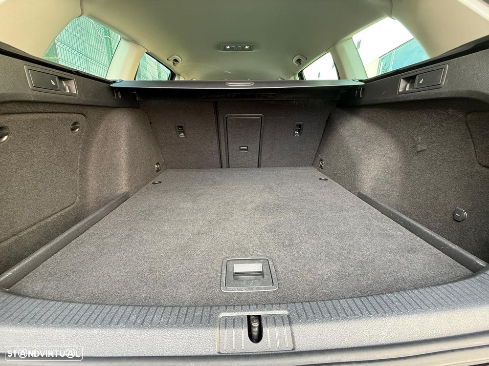 VW Golf Variant 1.6 TDi Highline DSG - 52