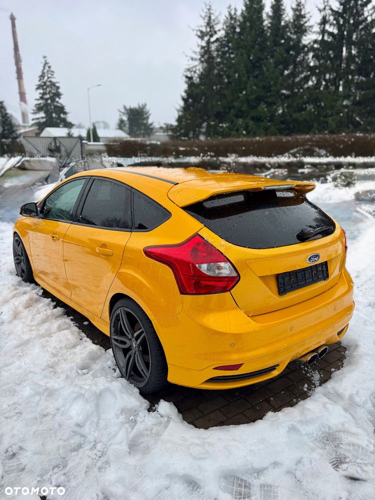 Ford Focus ver-2-0-ecoboost-st - 6