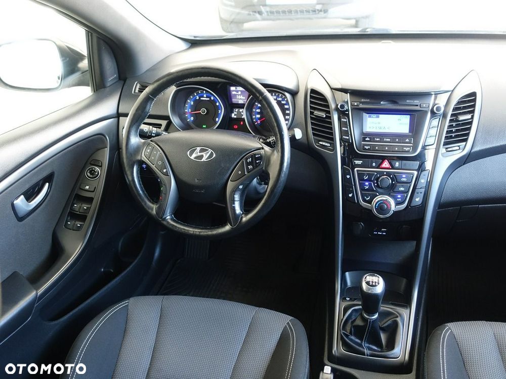 Hyundai i30 blue Kombi 1.4 Passion - 25