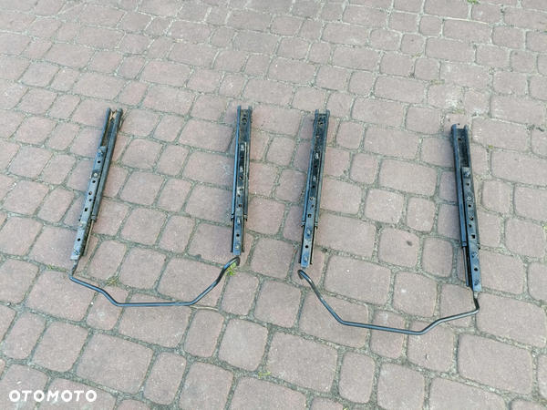 Peugeot 208 I szyna prowadnica fotela