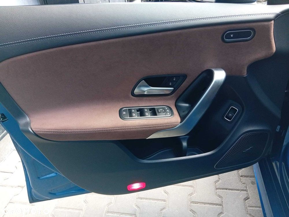 Mercedes-Benz CLA 220 mHEV 4-Matic AMG Line 8G-DCT - 11