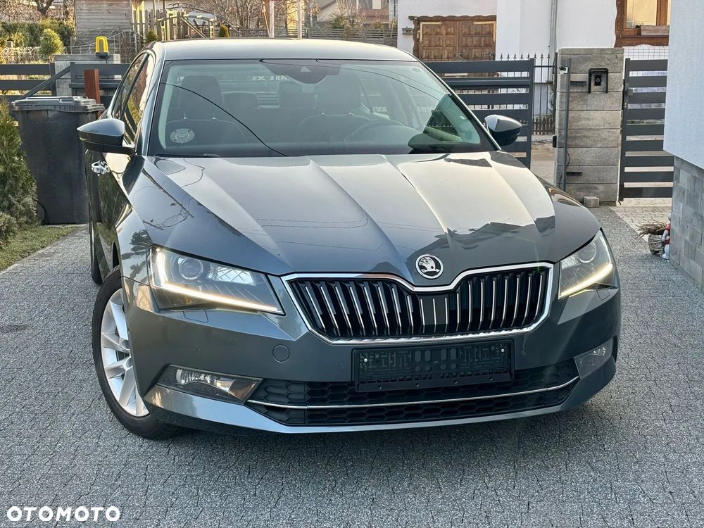 Skoda Superb 2.0 TDI DSG Premium Edition - 31