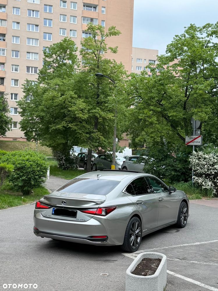 Lexus ES 300h F Sport - 6