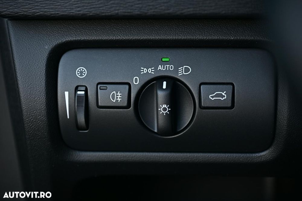 Volvo V40 D3 Geartronic - 30