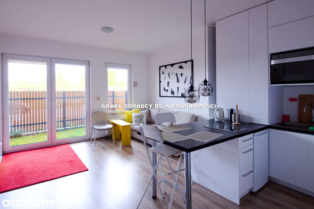 Apartament nad rzeką z ogródkiem.