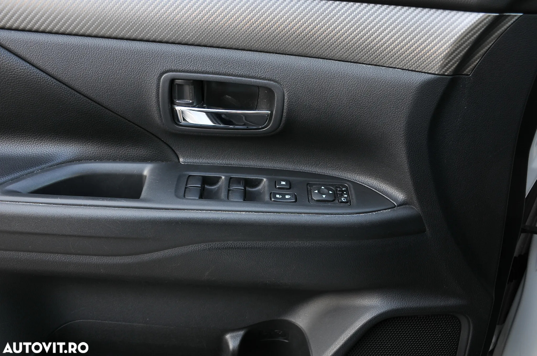 Mitsubishi Outlander 2.2 DI-D 4WD Intense - 21