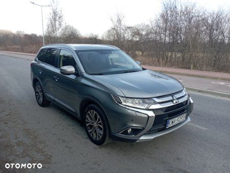 Mitsubishi Outlander 2.2 DID Instyle Navi 4WD - 2
