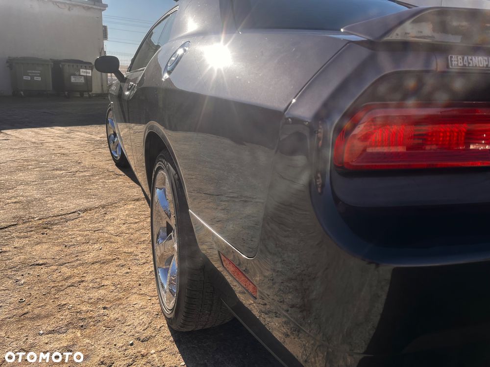 Dodge Challenger - 10