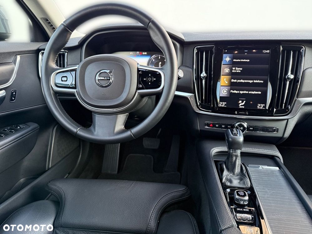 Volvo V90 Cross Country - 16
