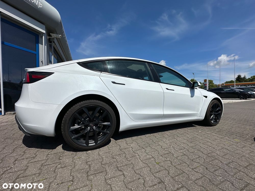 Tesla Model 3 - 6
