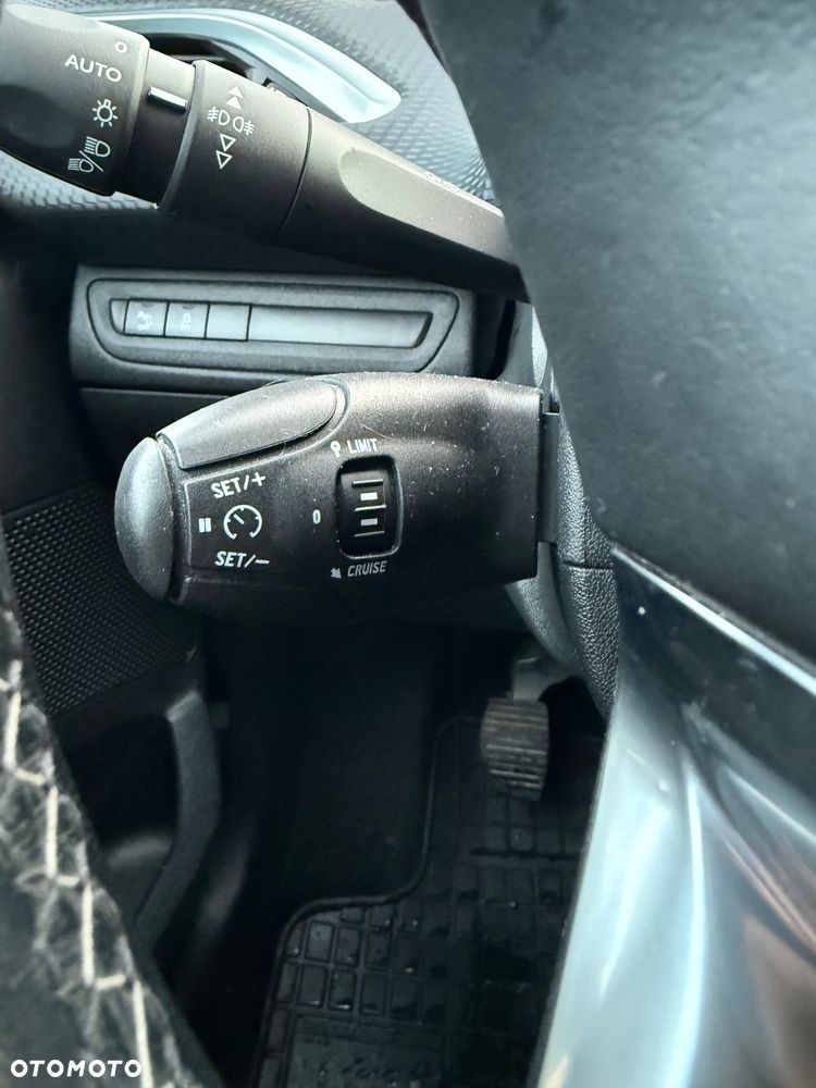 Peugeot 208 1.2 PureTech Allure - 12