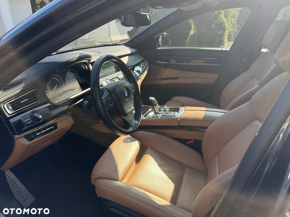 BMW Seria 7 750d xDrive - 24