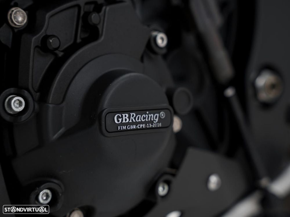 Yamaha R - 17