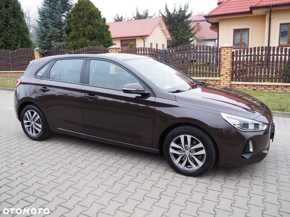 Hyundai i30 1.6 D Comfort - 23