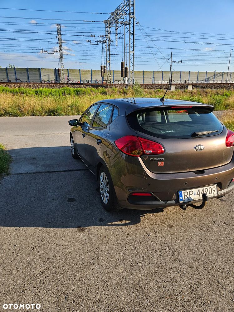 Kia Ceed - 13