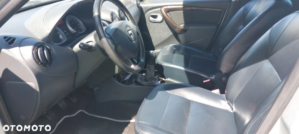 Dacia Duster 1.6 16V 4x2 Prestige - 25