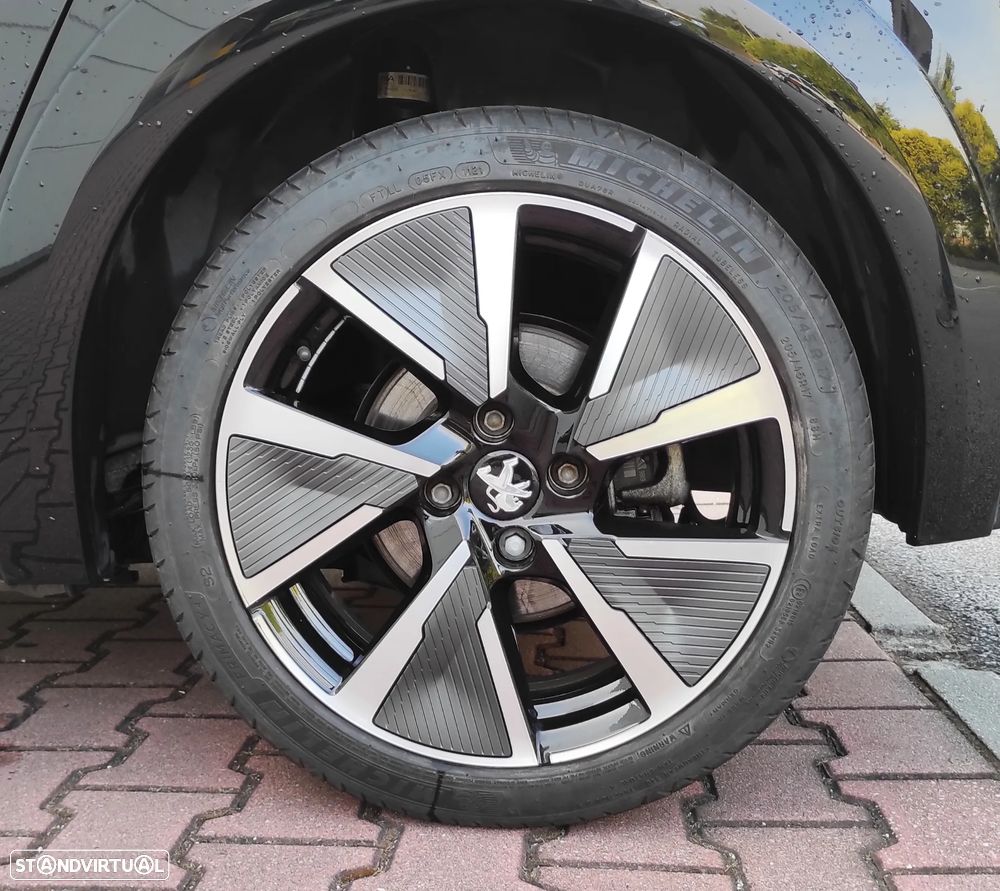 Peugeot e-208 GT - 43