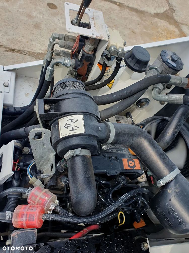 Thwaites Mach 201 - 9