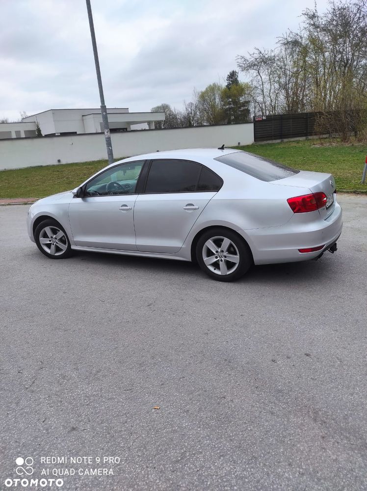 Volkswagen Jetta - 11