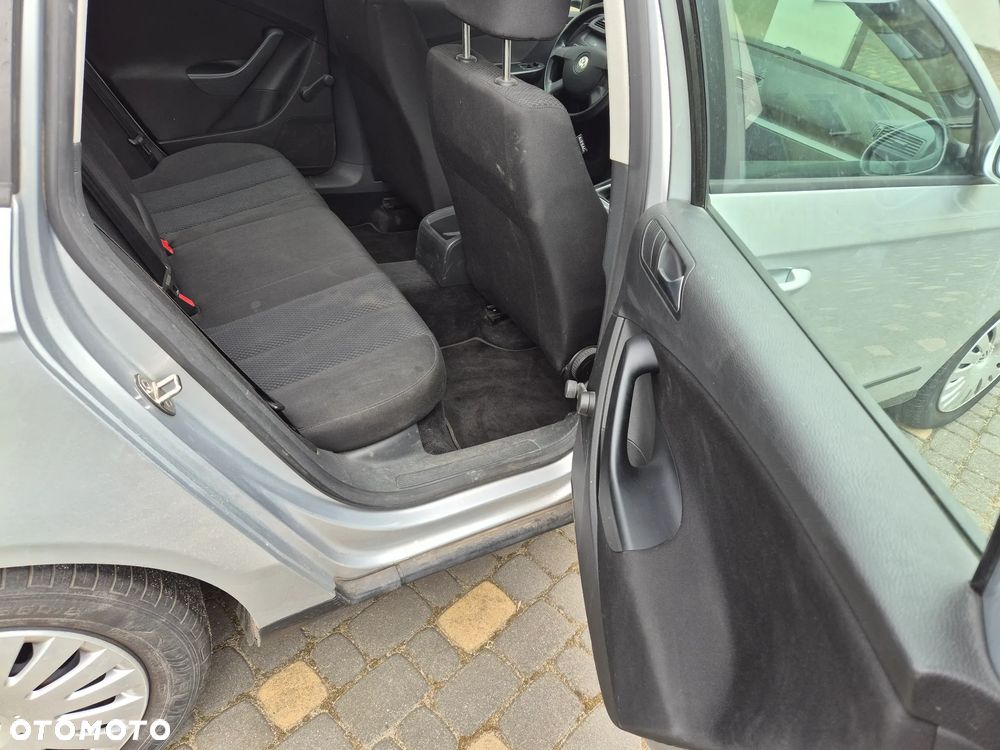 Volkswagen Passat 2.0 TDI DPF Trendline - 12