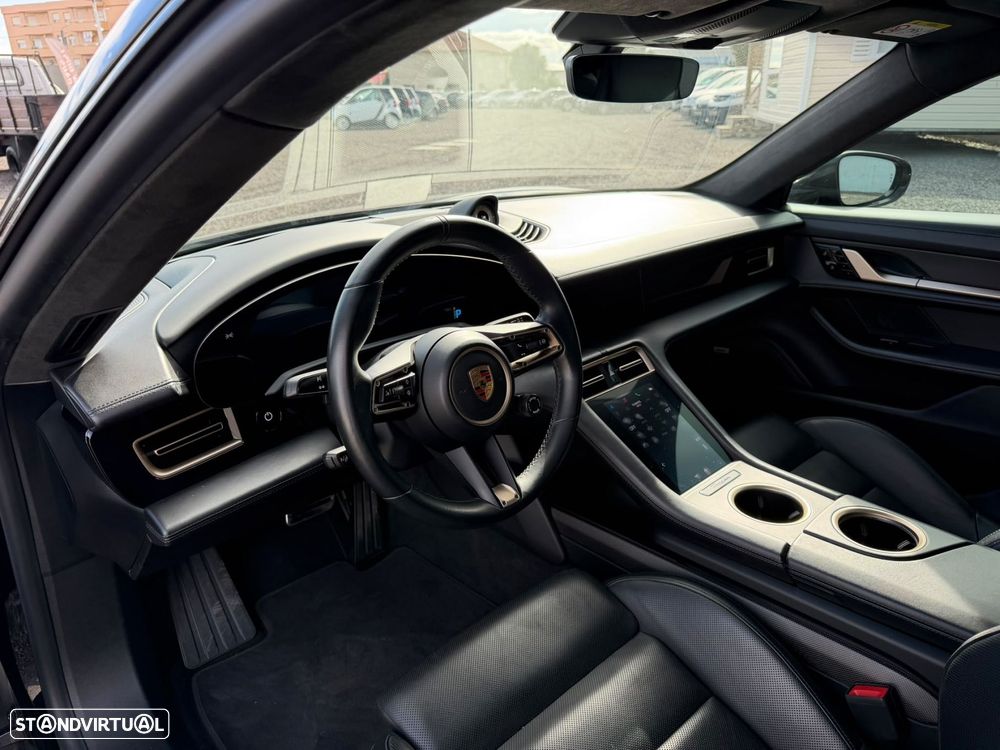 Porsche Taycan Turbo S - 7