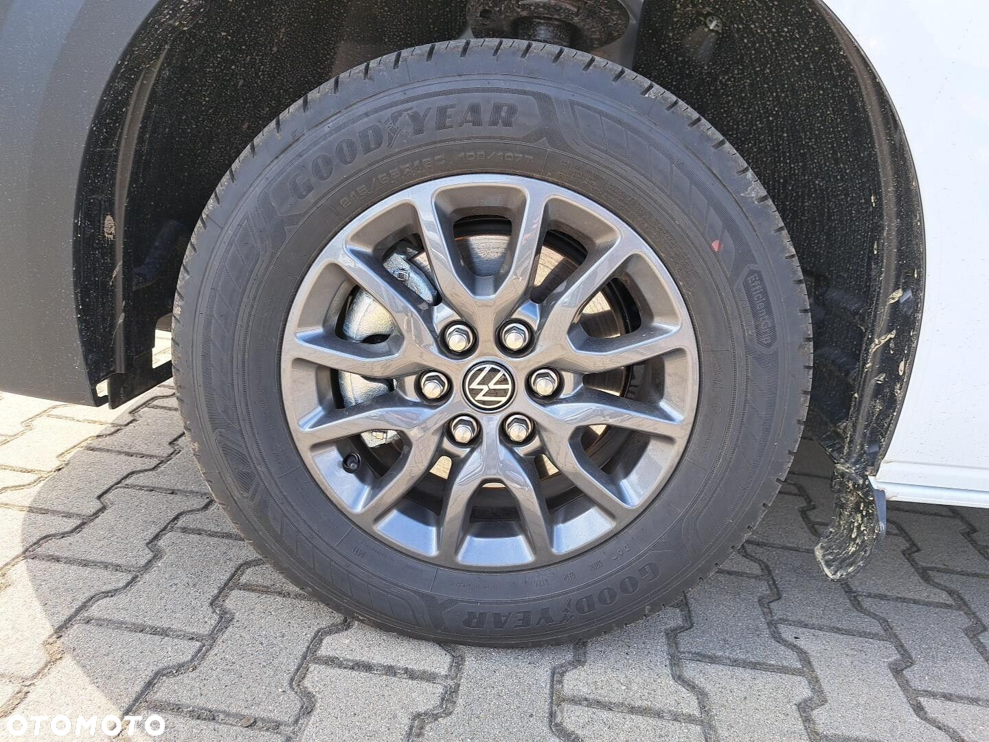 Volkswagen Caravelle - 9