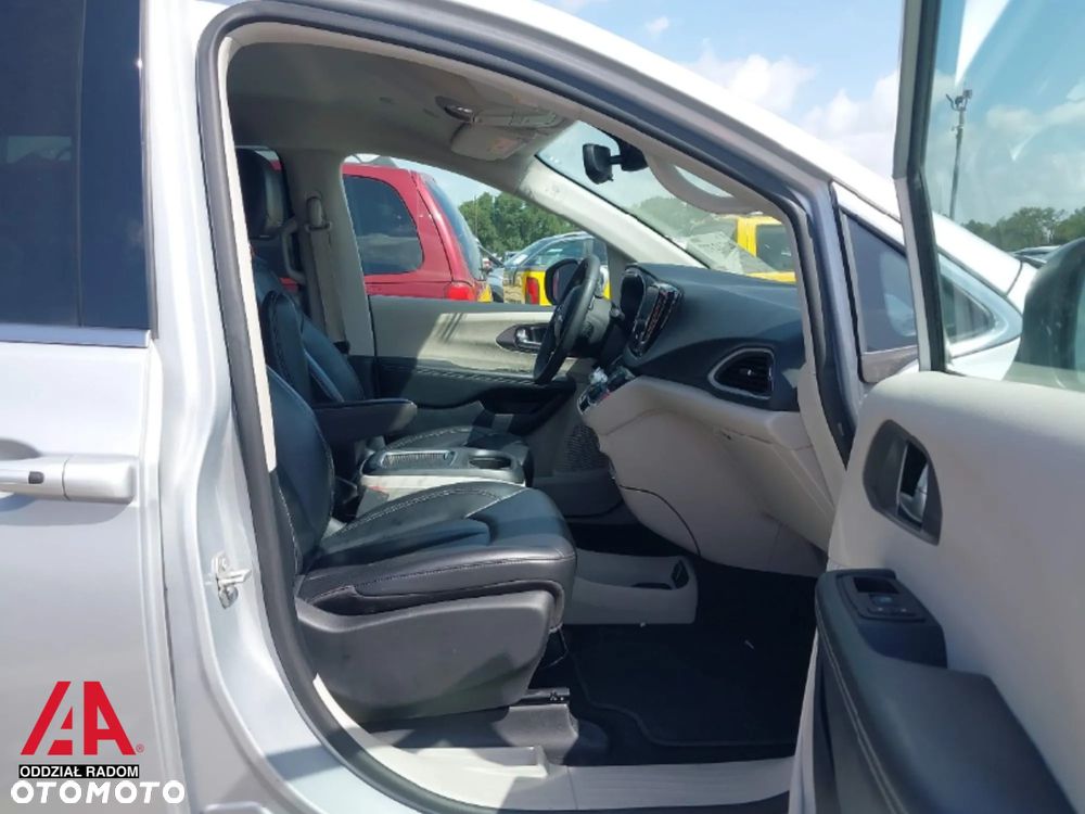 Chrysler Pacifica - 8