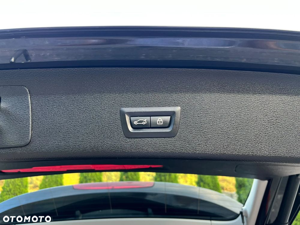 BMW X1 sDrive18d xLine - 34