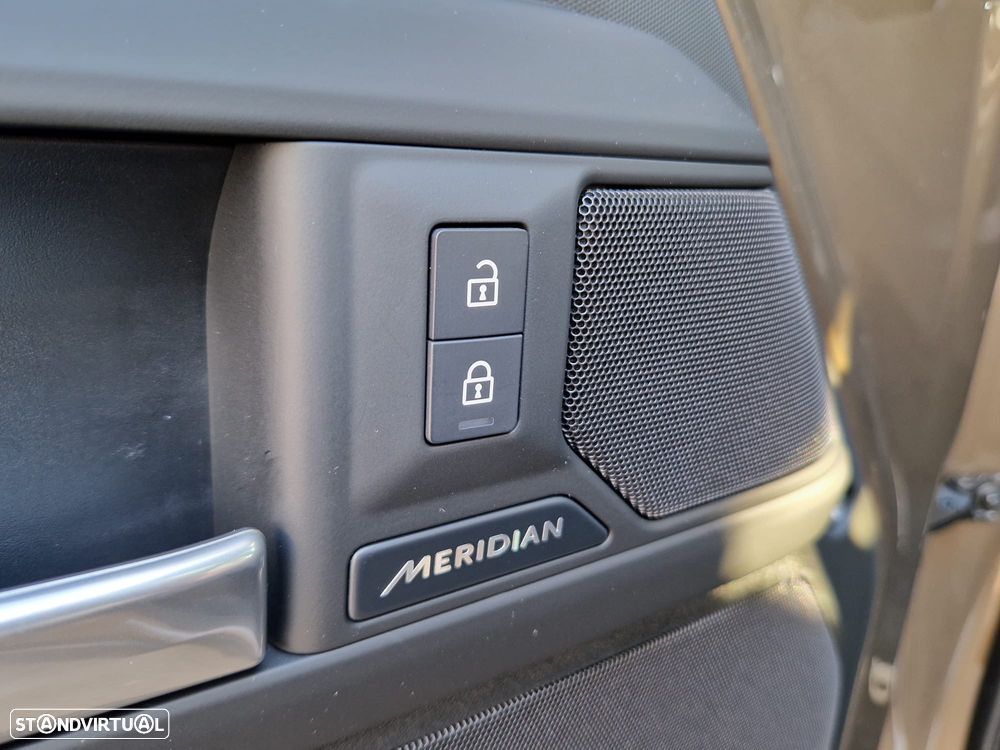 Land Rover Defender 2.0 P300e 110 AWD X-Dynamic SE - 7