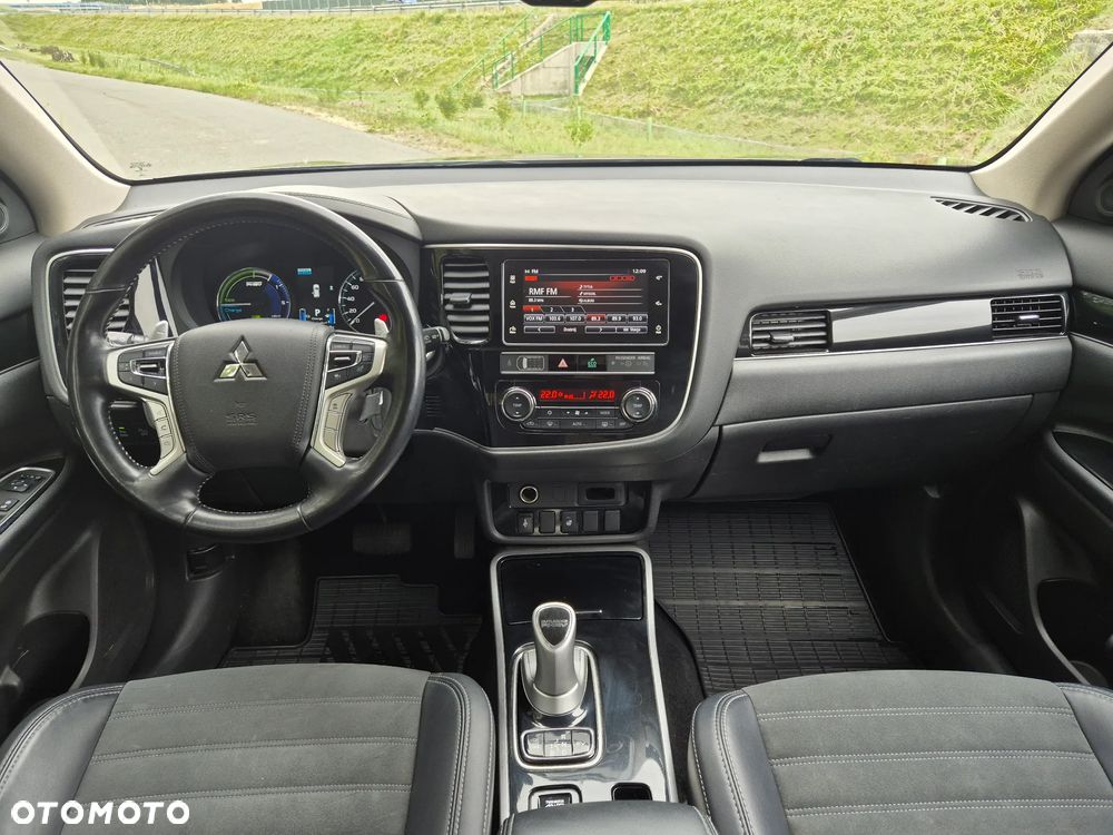 Mitsubishi Outlander - 13