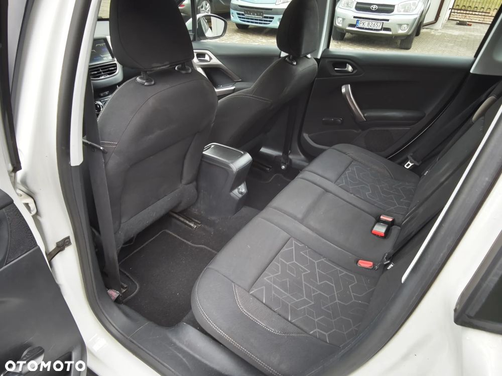 Peugeot 2008 1.6 VTi Style - 27