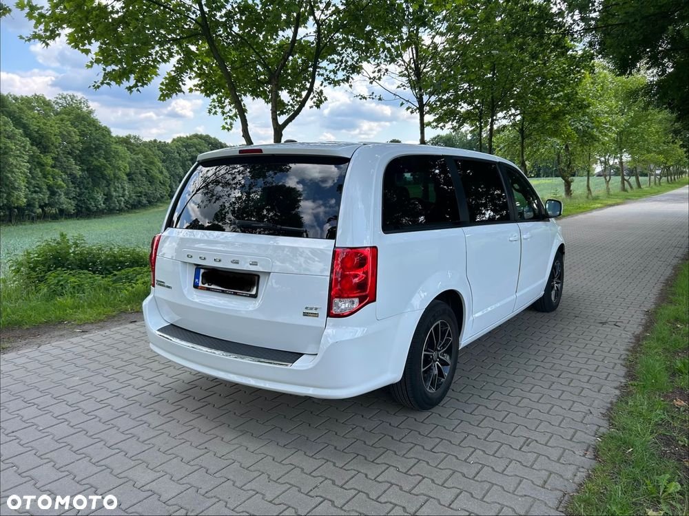 Dodge Grand Caravan - 3
