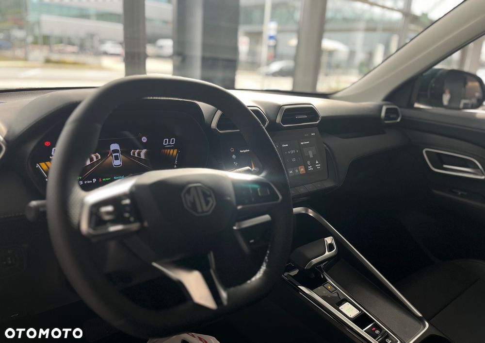 MG ZS Hybrid+ - 9
