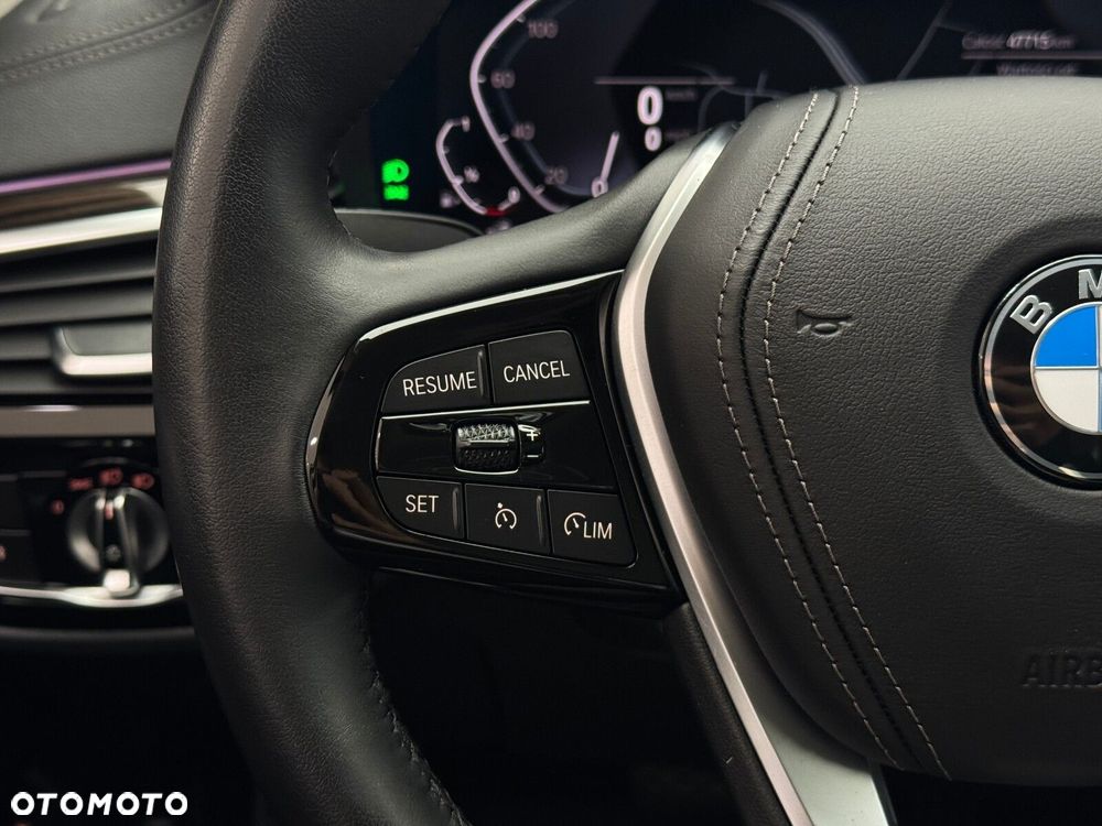 BMW Seria 5 530e Luxury Line - 23