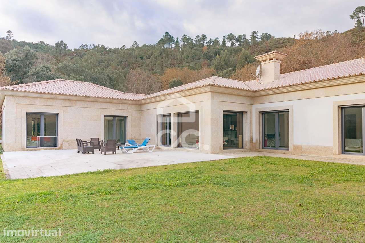 Moradia Térrea de Luxo com Cave | Conforto, Eficiência e Espaço Exteri - Grande imagem: 3/55