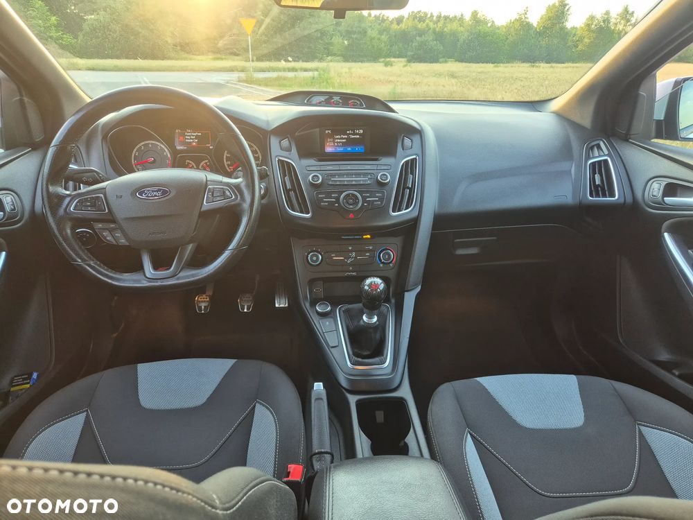 Ford Focus 2.0 EcoBoost ST - 15