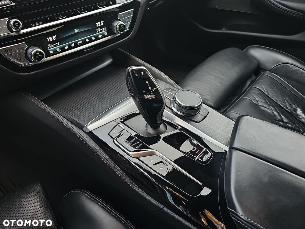 BMW Seria 5 540d xDrive mHEV M Sport sport - 22